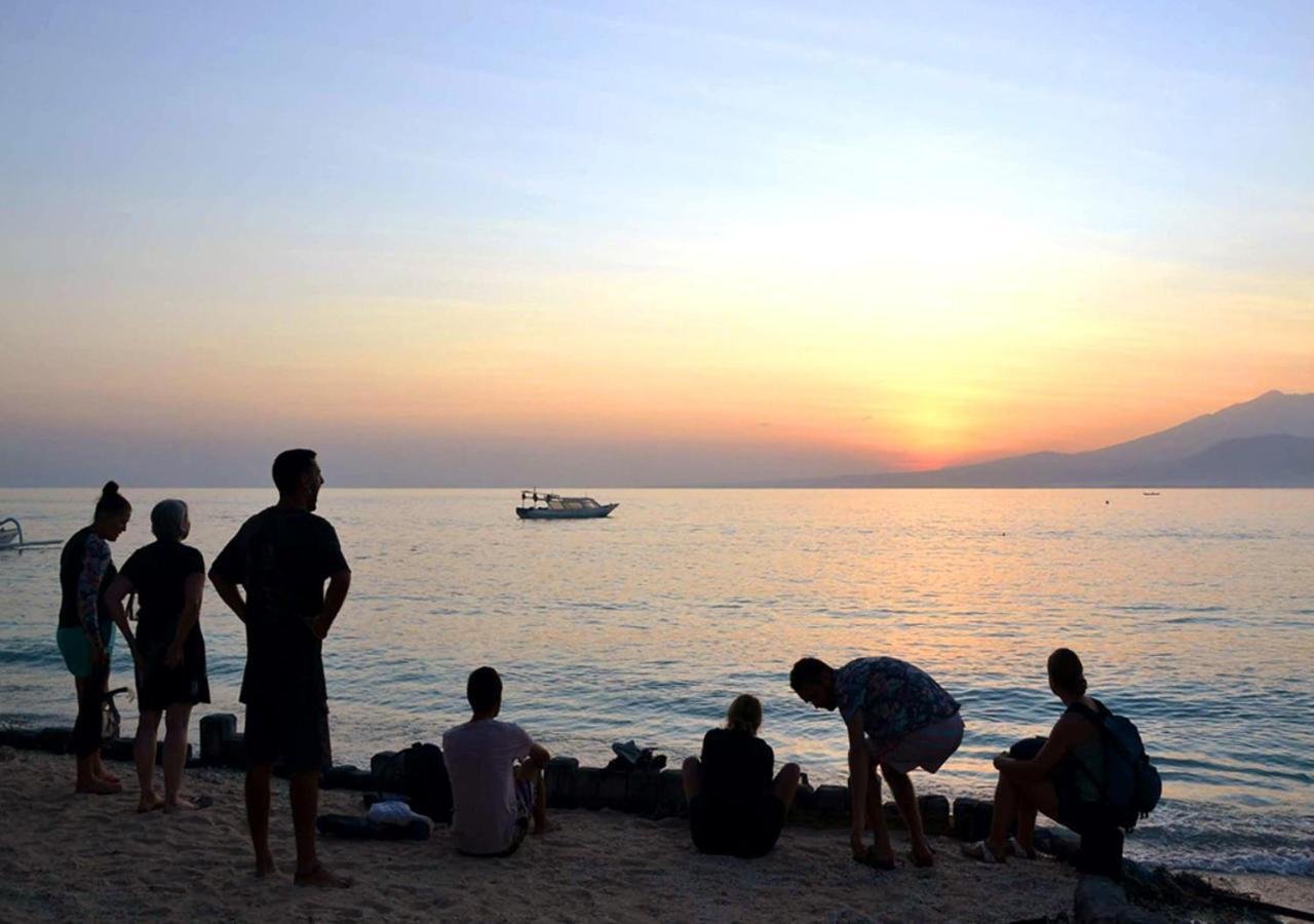 The Rabbit Tree Hostel Gili Meno Exterior photo